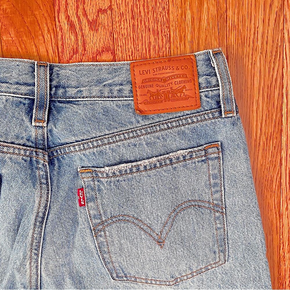 Levi Wedgie jeans size 27